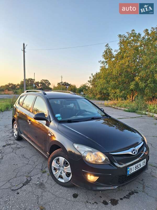 Универсал Hyundai i30 2010 в Глобине