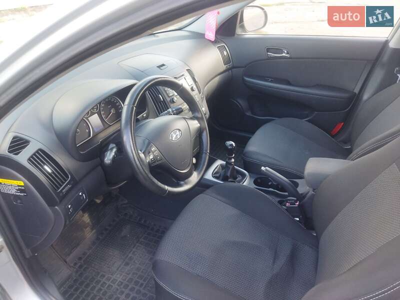 Универсал Hyundai i30 2008 в Семеновке