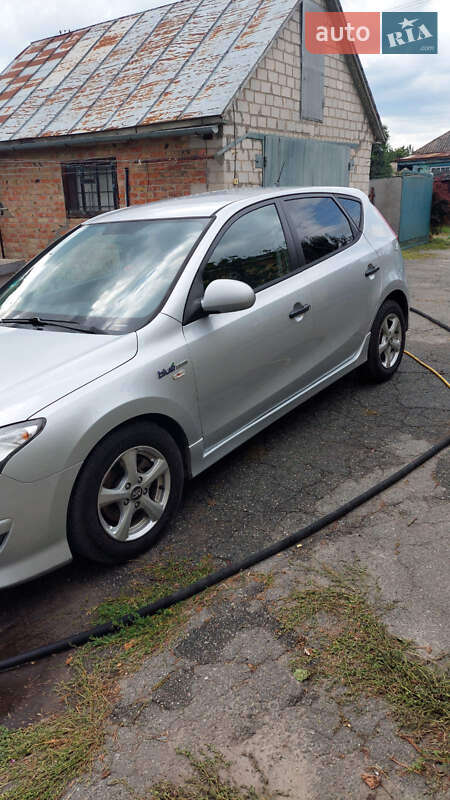 Хэтчбек Hyundai i30 2011 в 