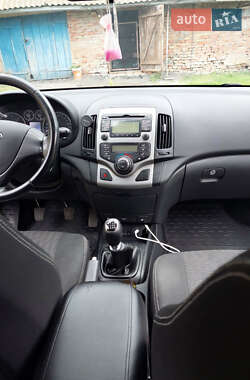 Хэтчбек Hyundai i30 2011 в 
