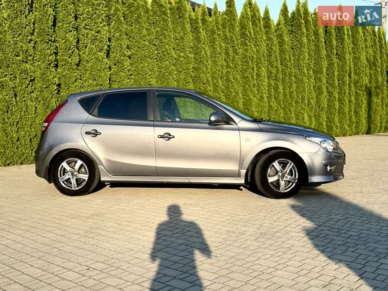 Хэтчбек Hyundai i30 2011 в Самборе
