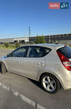 Хэтчбек Hyundai i30 2008 в 