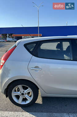 Хэтчбек Hyundai i30 2008 в 