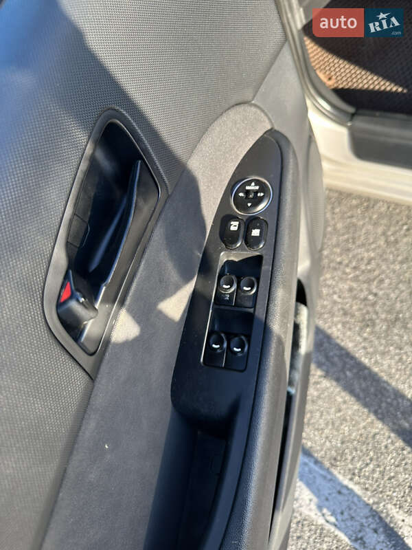 Хэтчбек Hyundai i30 2008 в Мукачево фото 12 Хэтчбек Hyundai i30 2008 в Мукачево