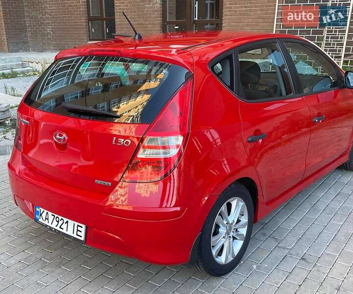 Хэтчбек Hyundai i30 2010 в Житомире