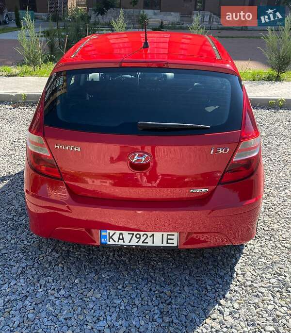 Хэтчбек Hyundai i30 2010 в Житомире