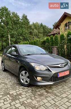 Универсал Hyundai i30 2010 в Новояворовске
