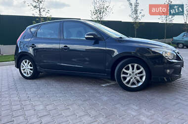 Хэтчбек Hyundai i30 2010 в 