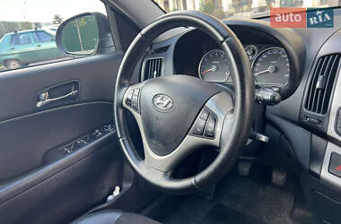 Хэтчбек Hyundai i30 2010 в 