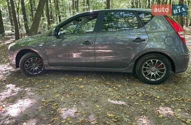 Хэтчбек Hyundai i30 2011 в 