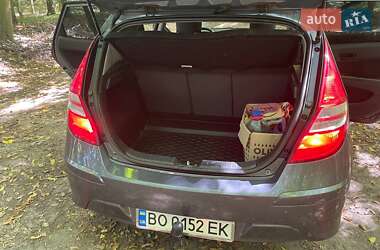 Хэтчбек Hyundai i30 2011 в 