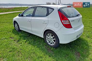 Хэтчбек Hyundai i30 2012 в 