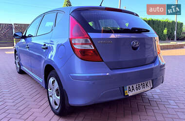 Хэтчбек Hyundai i30 2010 в 