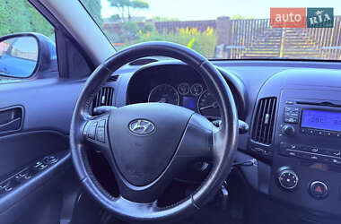Хэтчбек Hyundai i30 2010 в 
