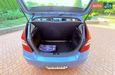 Хэтчбек Hyundai i30 2010 в 