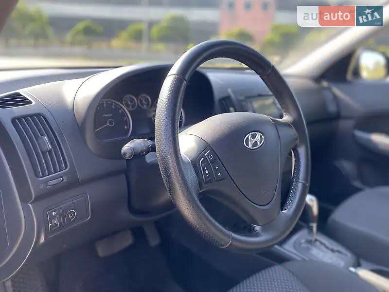 Хетчбек Hyundai i30 2011 в Дніпрі