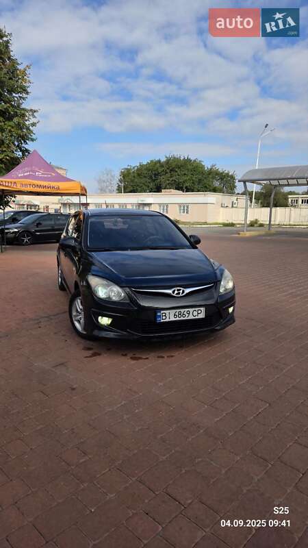 Хэтчбек Hyundai i30 2011 в 