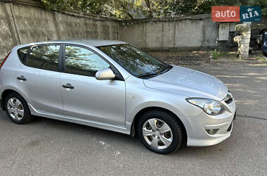 Хэтчбек Hyundai i30 2011 в 