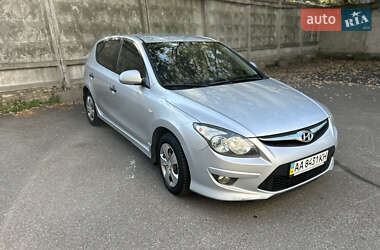 Хэтчбек Hyundai i30 2011 в 