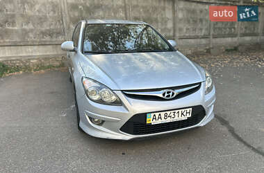 Хэтчбек Hyundai i30 2011 в 