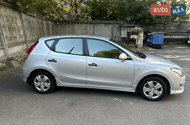 Хэтчбек Hyundai i30 2011 в 