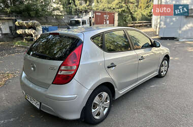 Хэтчбек Hyundai i30 2011 в 