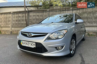 Хэтчбек Hyundai i30 2011 в 