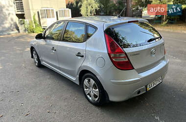 Хэтчбек Hyundai i30 2011 в 