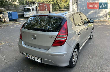 Хэтчбек Hyundai i30 2011 в 
