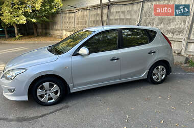 Хэтчбек Hyundai i30 2011 в 