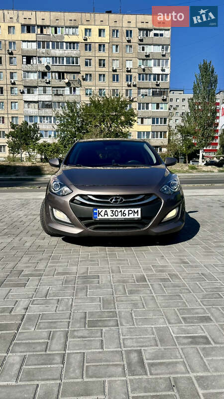 Хэтчбек Hyundai i30 2012 в 