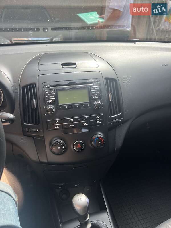 Хетчбек Hyundai i30 2008 в Ужгороді фото 12 Хетчбек Hyundai i30 2008 в Ужгороді