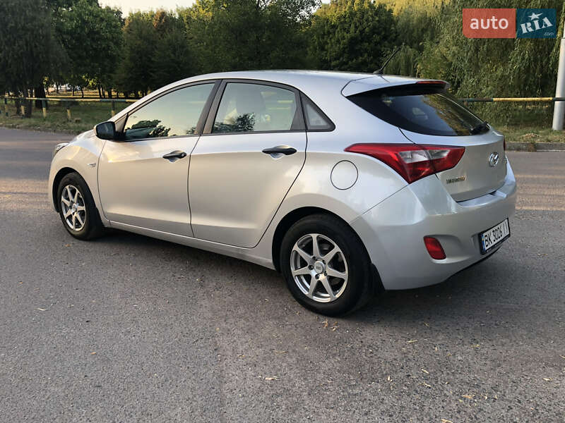 Хэтчбек Hyundai i30 2013 в Ровно