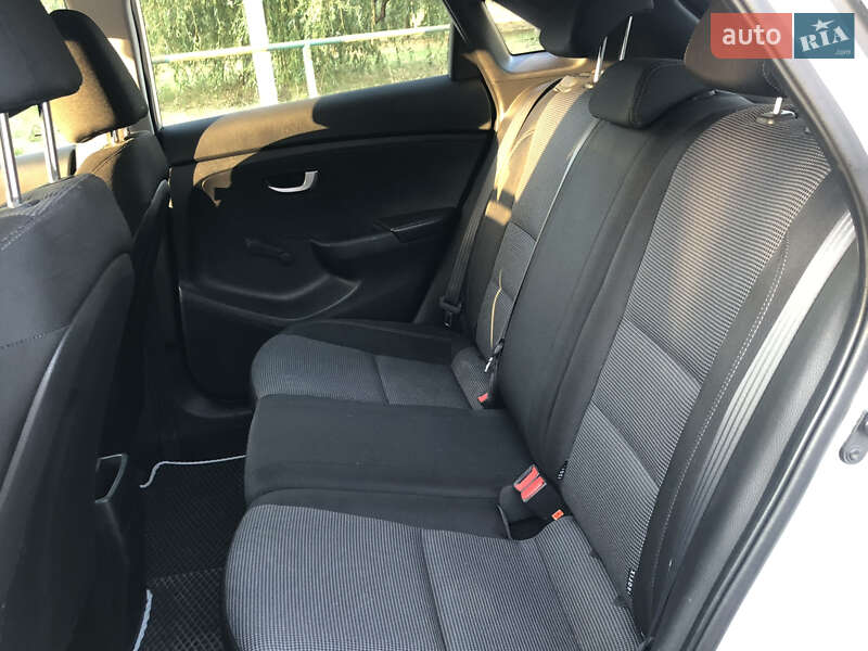 Хэтчбек Hyundai i30 2013 в Ровно