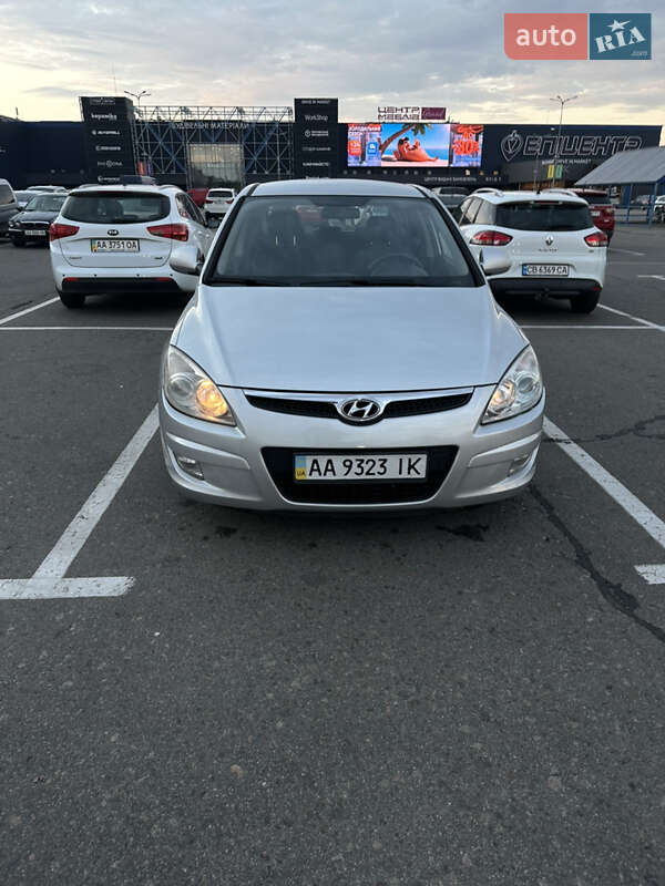 Хэтчбек Hyundai i30 2008 в Киеве