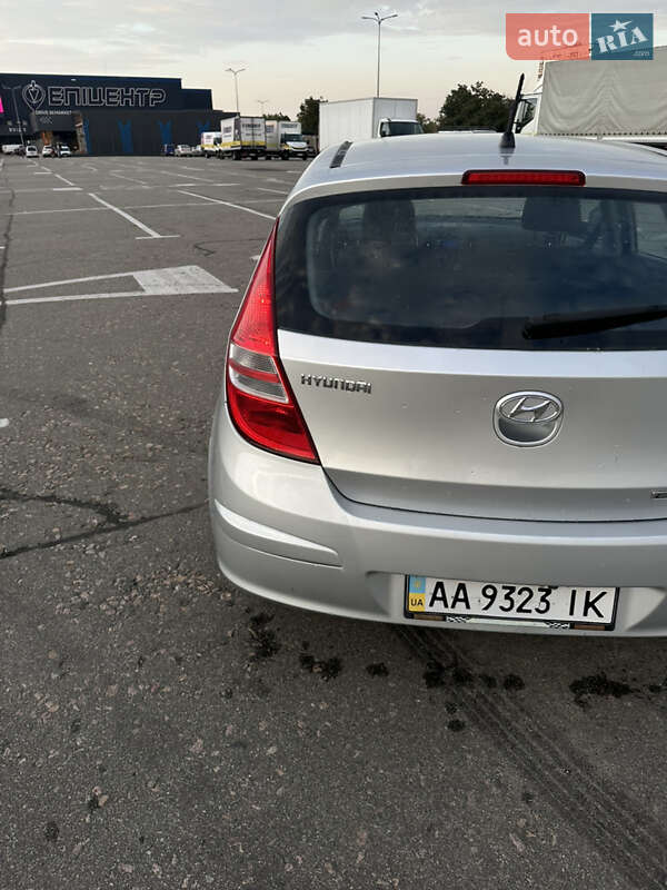 Хэтчбек Hyundai i30 2008 в Киеве