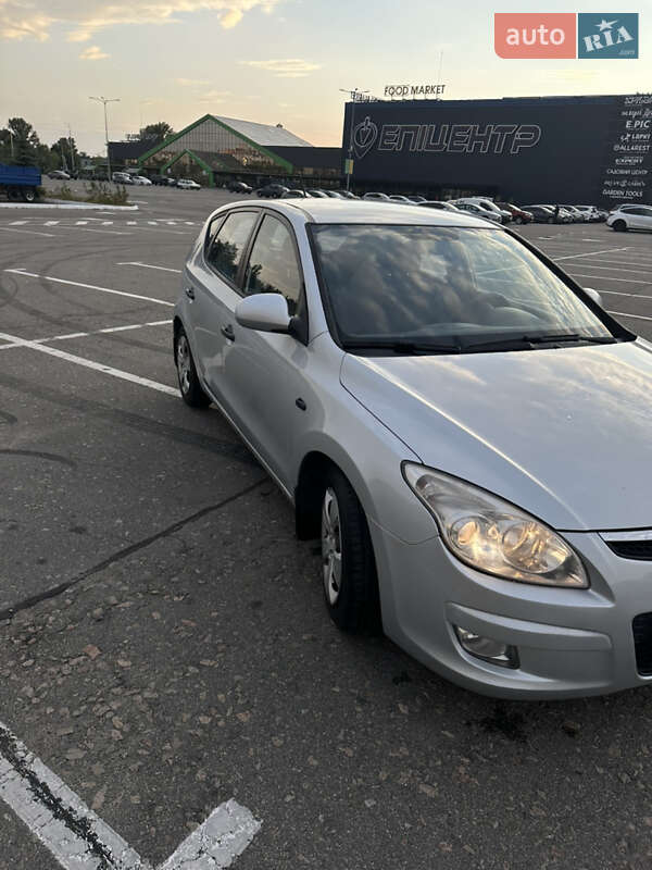 Хэтчбек Hyundai i30 2008 в Киеве