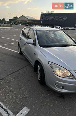 Хетчбек Hyundai i30 2008 в 