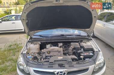 Хэтчбек Hyundai i30 2010 в 