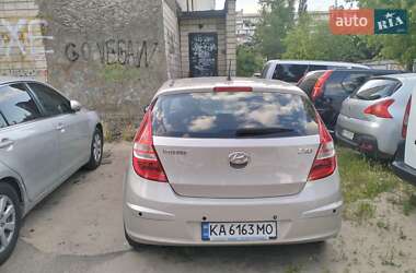 Хэтчбек Hyundai i30 2010 в 