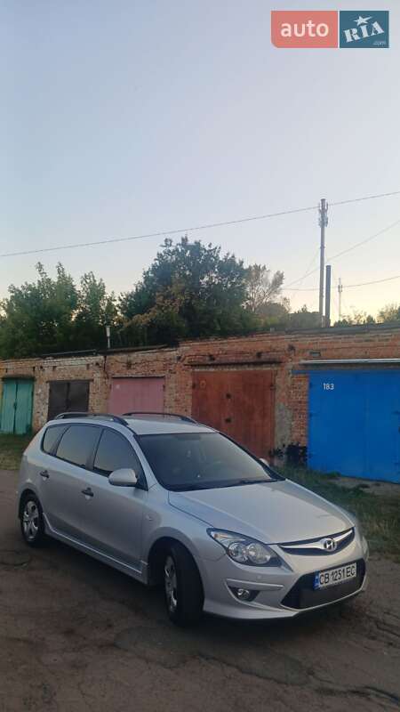 Универсал Hyundai i30 2010 в Чернигове