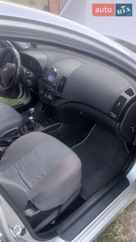 Универсал Hyundai i30 2010 в Чернигове