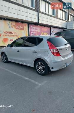 Хэтчбек Hyundai i30 2010 в 