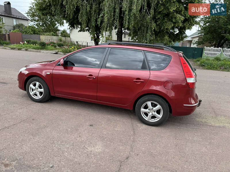 Универсал Hyundai i30 2008 в Глухове