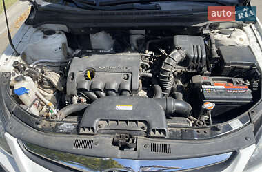 Хэтчбек Hyundai i30 2011 в 