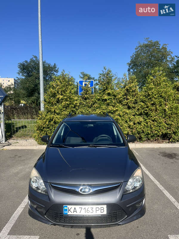 Универсал Hyundai i30 2010 в 