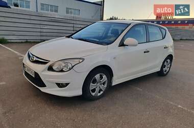 Хэтчбек Hyundai i30 2011 в 