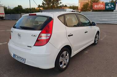 Хэтчбек Hyundai i30 2011 в 