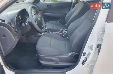 Хэтчбек Hyundai i30 2011 в 