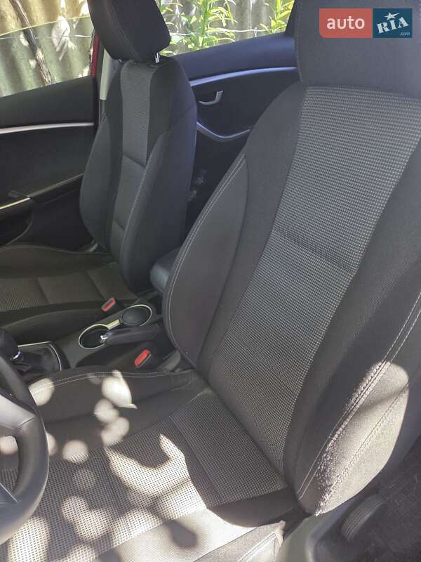 Хэтчбек Hyundai i30 2013 в Хусте